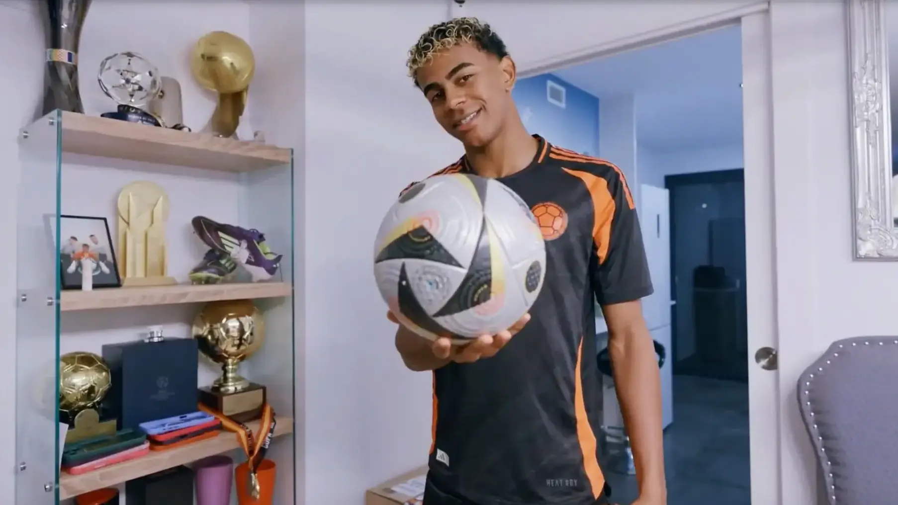 Yamal gây 'sốt' khi ra mắt kênh YouTube